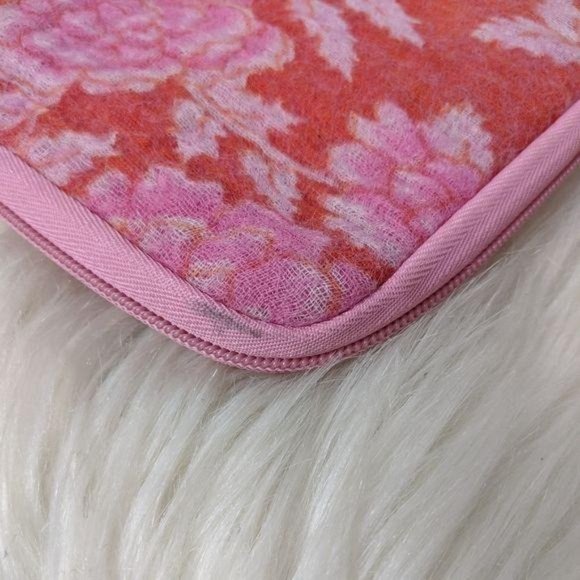 Fair Trade Floral Tablet E-reader Sleeve Wool - Picture 9 of 9